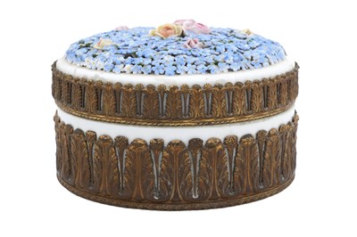 Lot 99 - A GERMAN GILT BRONZE-MOUNTED DRESDEN ELFINWARE CERAMIC BOX AND COVER