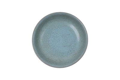 Lot 21 - A SMALL CHINESE CELADON CRACKLE-GLAZED BOWL