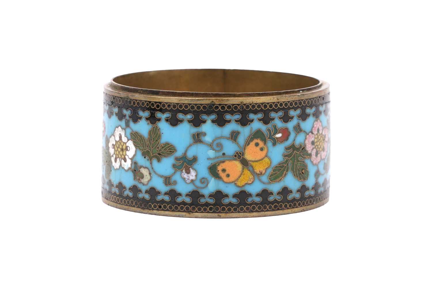 Lot 137 - A JAPANESE CLOISONNÉ NAPKIN RING ATTRRIBUTED TO THE WORKSHOP OF NAMIKAWA YASUYUKI (1845 — 1927)