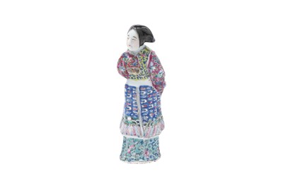 Lot 91 - A CHINESE FAMILLE ROSE ENAMELLED FIGURE OF A LADY