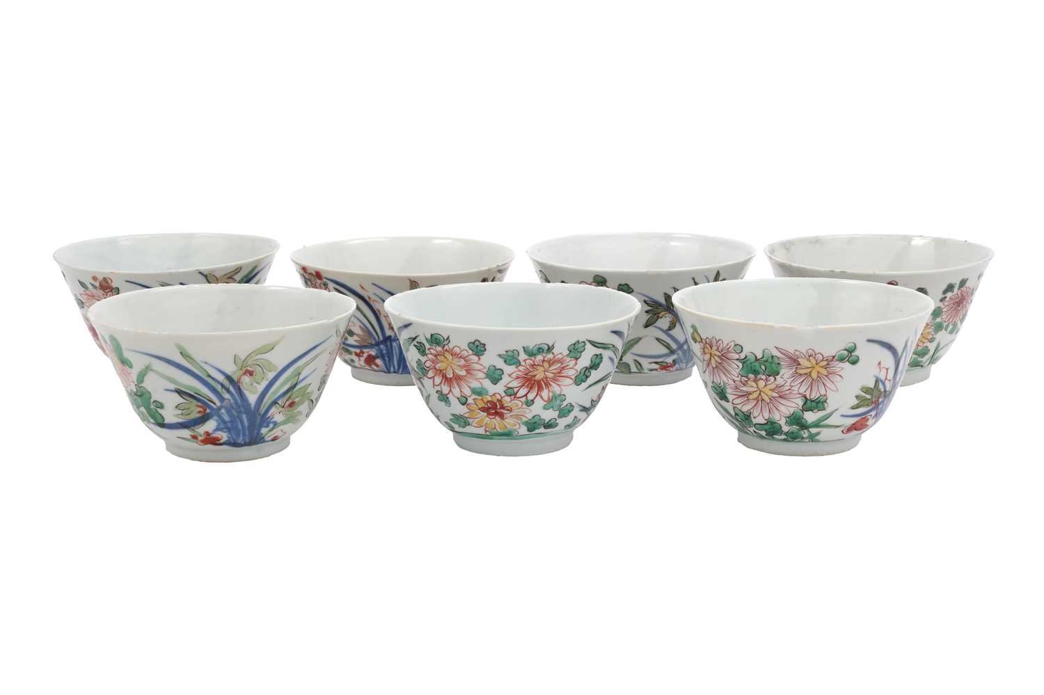 Lot 53 - A SET OF SEVEN CHINESE WUCAI 'BLOSSOMS' BOWLS