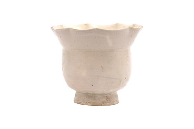 Lot 11 - A CHINESE CIZHOU SPITTOON, ZHADOU