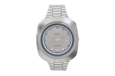 Lot 82 - A MEN'S VINTAGE OMEGA STAINLESS STEEL BRACELET WATCH WITH A "SWISS MADE" DIAL.