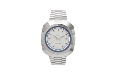 Lot 21 - A MEN'S VINTAGE OMEGA STAINLESS STEEL BRACELET WATCH WITH A "T SWISS MADE T" DIAL.