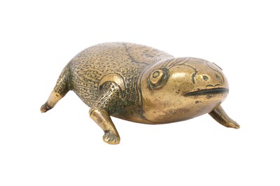 Lot 42 - A CHINESE BRONZE 'TOAD' PAPERWEIGHT