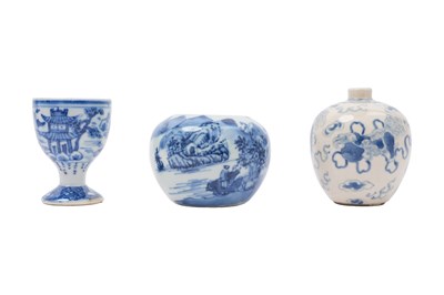 Lot 60 - THREE CHINESE BLUE AND WHITE PIECES