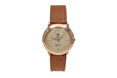 Lot 51 - A FINE AND RARE MEN'S UNIVERSAL GENEVE MANUAL ROSE GOLD WRISTWATCH.