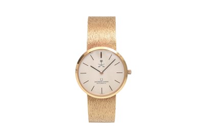Lot 55 - A RARE AND ELEGANT  VINTAGE UNISEX 18K YELLOW GOLD UNIVERSAL GENEVE AUTOMATIC BRACELET WATCH.