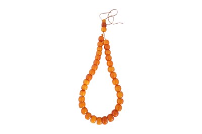 Lot 155 - AMBER PRAYER BEADS (TASBIH) AND 21 LOOSE BEADS