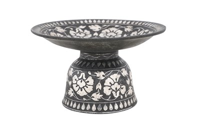 Lot 182 - A SMALL SILVER INLAID BIDRI SPITTOON (UGALDAN)