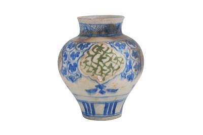 Lot 8 - A SAFAVID BLUE, WHITE AND GREEN POTTERY VASE