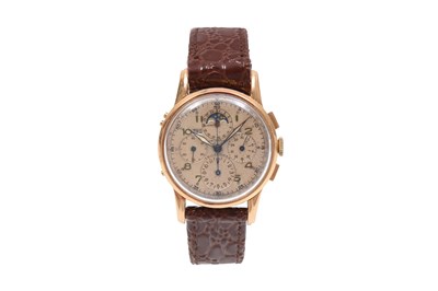 Lot 58 - A UNIQUE VINTAGE UNIVERSAL GENEVE MEN’S 18K ROSE GOLD TRIPEL CALENDAR MOON PHASE WRISTWATCH.