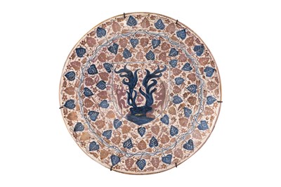 Lot 40 - AN HISPANO MORESQUE LARGE POTTERY DISH