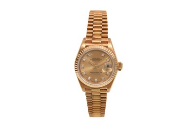 Lot 41 - AN ELEGANT ROLEX LADIES 18K YELLOW GOLD DIAMOND SET DIAL AUTOMATIC BRACELET WATCH.