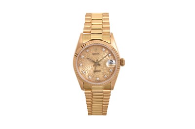 Lot 12 - A LADIES ROLEX 18K YELLOW GOLD AUTOMATIC BRACELET WATCH WITH PAPERWORK.