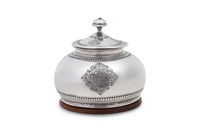 Lot 91 - AN INDIAN OPENWORK SILVER HUQQA (WATER PIPE) COVER WITH LID