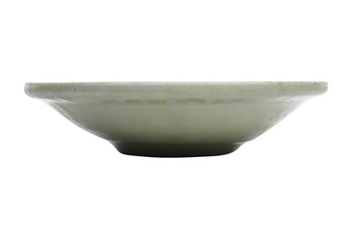 Lot 9 - A CHINESE CELADON LONGQUAN CHARGER