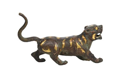 Lot 4 - A CHINESE PARCEL-GILT BRONZE FIGURE OF A TIGER