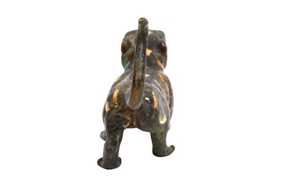 Lot 4 - A CHINESE PARCEL-GILT BRONZE FIGURE OF A TIGER