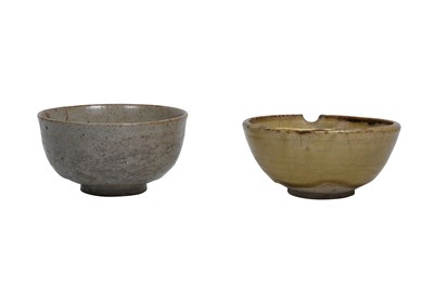 Lot 19 - A JAPANESE POTTERY ‘MOUNT FUJI' TEA BOWL, CHAWAN, AND A CHINESE BRUSH WASHER