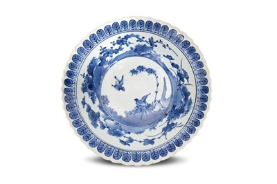 Lot 69 - A LARGE BLUE AND WHITE KAKIEMON 'SPARROWS AND BAMBOO' BOWL