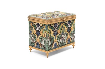 Lot 230 - AN HISPANO-MORESQUE ALHAMBRA-STYLE POLYCHROME-PAINTED POTTERY BOX WITH COPPER GILT MOUNTS