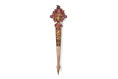 Lot 60 - A SRI LANKAN RUBY-SET PARCEL-GILT SILVER HAIRPIN (KONDAKOORA)