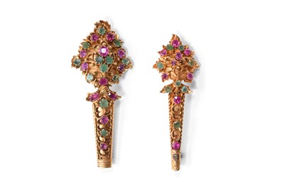 Lot 61 - TWO SRI LANKAN EMERALD AND RUBY-SET PARCEL-GILT SILVER HAIRPINS (KONDAKOORA) CONVERTED IN BROOCHES