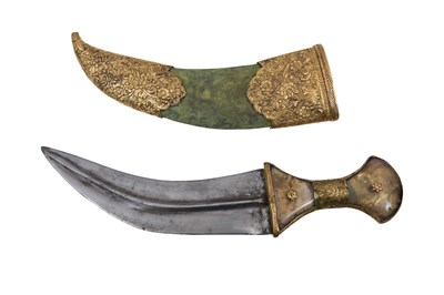 Lot 98 - AN INDIAN KHANJAR DAGGER WITH ROCK CRYSTAL HILT AND COPPER GILT MOUNTS