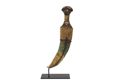 Lot 98 - AN INDIAN KHANJAR DAGGER WITH ROCK CRYSTAL HILT AND COPPER GILT MOUNTS