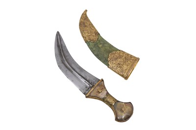 Lot 98 - AN INDIAN KHANJAR DAGGER WITH ROCK CRYSTAL HILT AND COPPER GILT MOUNTS