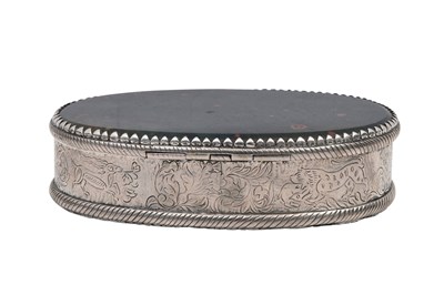 Lot 83 - AN INDIAN SILVER-MOUNTED BLOODSTONE SNUFFBOX