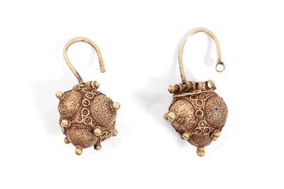 Lot 220 - A PAIR OF EARLY ISLAMIC GOLD GRANULATED EARRINGS