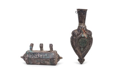 Lot 105 - A NIELLO AND SILVER SCENT BOTTLE AND AMULET