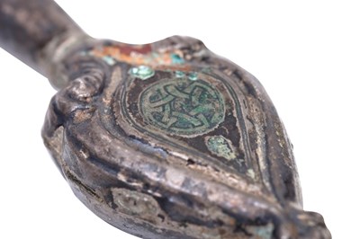 Lot 105 - A NIELLO AND SILVER SCENT BOTTLE AND AMULET