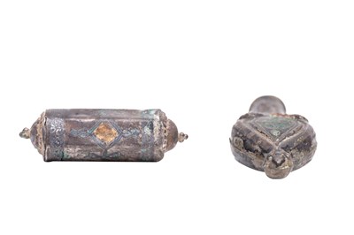 Lot 105 - A NIELLO AND SILVER SCENT BOTTLE AND AMULET