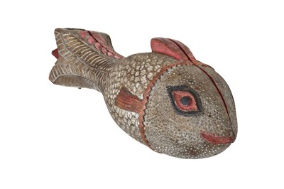 Lot 15 - A CARVED AND PAINTED HARDWOOD FISH-SHAPED SPICE CONTAINER