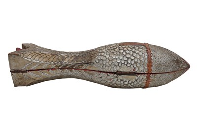 Lot 15 - A CARVED AND PAINTED HARDWOOD FISH-SHAPED SPICE CONTAINER