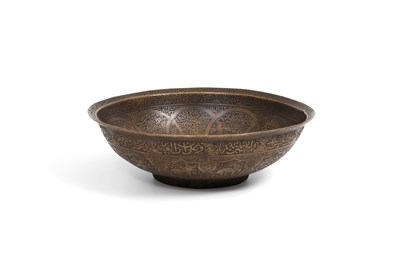 Lot 114 - AN ENGRAVED BRASS DIVINATION BOWL WITH ZODIAC SIGNS