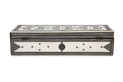 Lot 66 - λ AN IVORY-INLAID CARVED SANDALWOOD SADELI-WARE LIDDED BOX