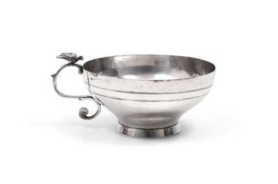 Lot 191 - AN OTTOMAN SOLID SILVER CUP WITH DOVE THUMB-REST