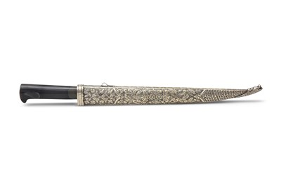 Lot 209 - AN OTTOMAN PESH KABZ DAGGER WITH CARVED AGATE HILT AND PARCEL-GILT SHEATH