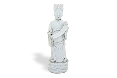 Lot 21 - A LARGE BLANC DE CHINE DEHUA FIGURE OF AN OFFICIAL