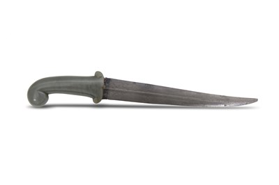 Lot 99 - AN INDIAN JADE-HILTED WOOTZ STEEL CHILD’S DAGGER (KHANJAR)