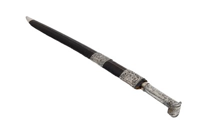 Lot 427 - A NORTH AFRICAN YATAGAN SWORD WITH NIELLO AND SILVER HILT
