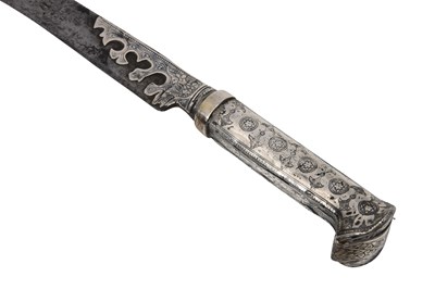 Lot 427 - A NORTH AFRICAN YATAGAN SWORD WITH NIELLO AND SILVER HILT