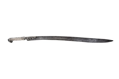 Lot 427 - A NORTH AFRICAN YATAGAN SWORD WITH NIELLO AND SILVER HILT