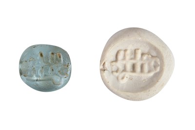 Lot 27 - A TALISMANIC AND APOTROPAIC STAMPED CLEAR GLASS SEAL WITH SCORPION