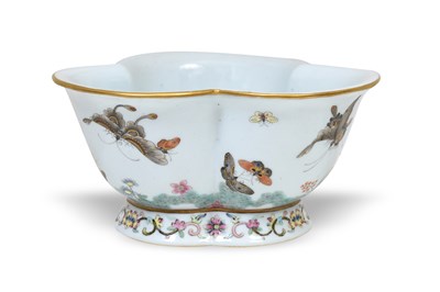 Lot 1 - A FAMILLE ROSE TREFOIL 'BUTTERFLIES' STEM BOWL