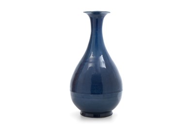 Lot 18 - A BLUE-GLAZED BOTTLE VASE, YUHUCHUNPING